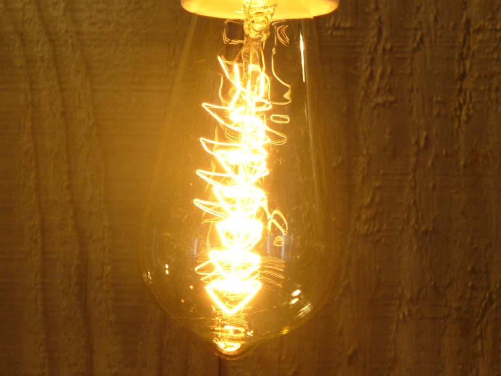 Ampoule décorative a filament "flash"60 watts