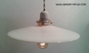 Suspension ancienne opaline lisse diamètre 26 cm