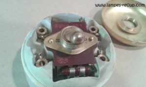 interrupteur vintage laiton et porcelaine diamètre 7,6 cm