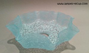 Abat jour opaline bleu façon Clichy diamètre 25 cm