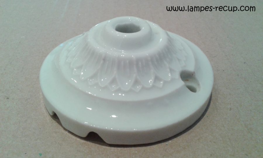  Rosace  de plafond  ancienne  en porcelaine www Lampes 