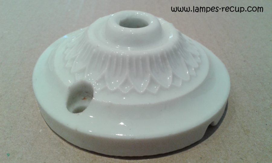  Rosace  de plafond  ancienne  en porcelaine www Lampes 