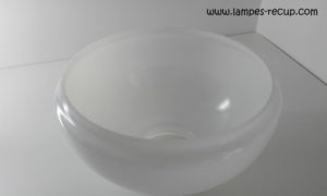 Coiffe en opaline pour lustre ancien diamètre 18.2 cm