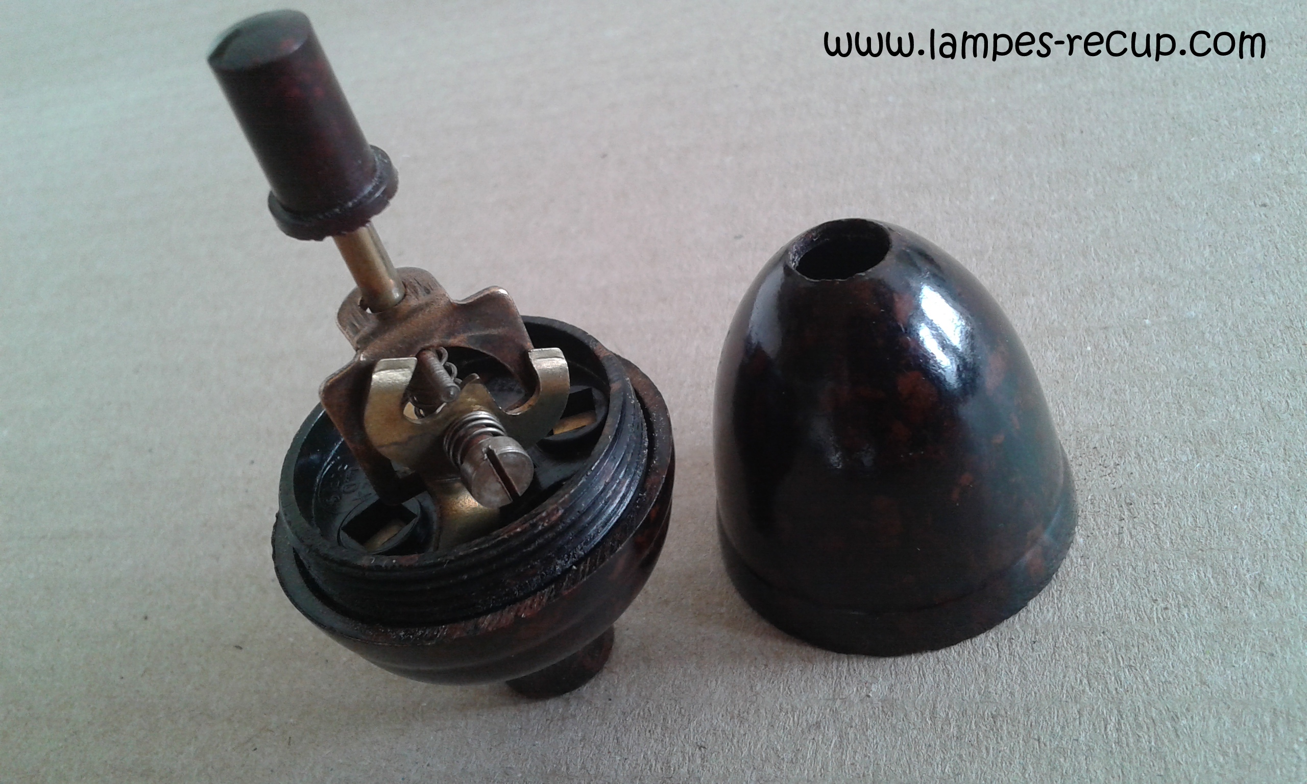 Ancien VA ET VIENT ou  INTERRUPTEUR POIRE GLAND art déco en  bakélite Occasion. 