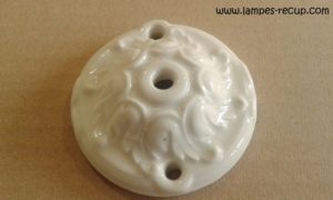 Rosace plafond ancienne en porcelaine diamètre 7.2 cm