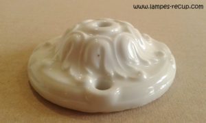 Rosace plafond ancienne en porcelaine diamètre 7.2 cm