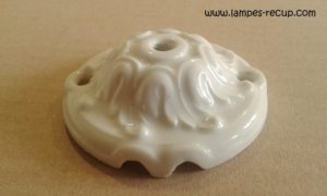 Rosace plafond ancienne en porcelaine diamètre 7.2 cm