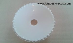 Abat-jour opaline vintage suspension a bord plissés diamètre 24.5 cm