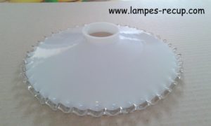 Abat-jour opaline vintage suspension a bord plissés diamètre 24.5 cm