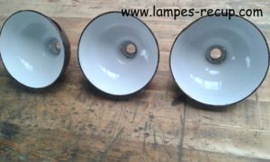 série de 3 petites suspensions industrielles noires diamètre 21 cm