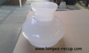 Coiffe opaline lustre ancien diamètre base 14,5 cm