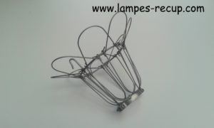 cage lampe baladeuse fleur qui s'ouvre acier brut