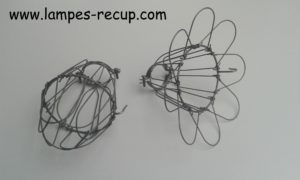 cage lampe baladeuse fleur qui s'ouvre acier brut