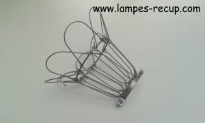 cage lampe baladeuse fleur qui s'ouvre acier brut