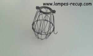cage lampe baladeuse fleur qui s'ouvre acier brut