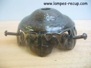 griffe ancienne pour verrerie diamètre 65 mm en acier vernis