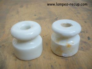 Lot de 2 isolateurs ancien en porcelaine diamètre 2 cm