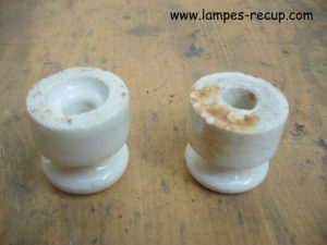 Lot de 2 isolateurs ancien en porcelaine diamètre 2 cm