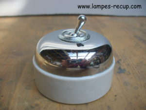 Interrupteur industriel ancien porcelaine et chrome diamètre 7 cm
