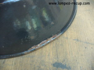 Paire de suspensions industrielles anciennes émaillées diamètre 26 cm