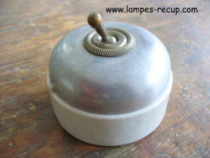 Interrupteur ancien porcelaine simple allumage modèle industriel
