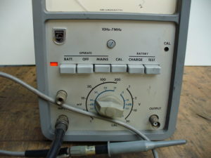 Voltmètre ancien en l'état marque Philips PM 2451 pour radio TSF