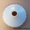 Opaline a bord juponné pour suspension vintage