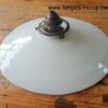 Suspension opaline ancienne avec douille et griffe