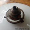Suspension opaline ancienne avec douille et griffe