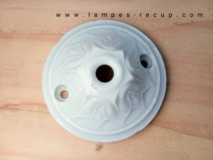 Rosace de plafond ancienne en porcelaine diamètre 6,4 cm