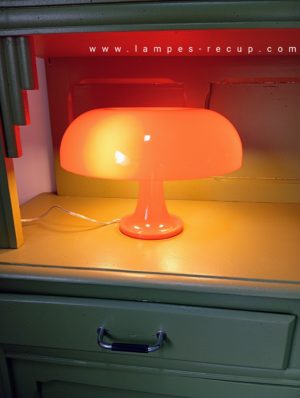 Lampe champignon orange réplique Nessino Artemide