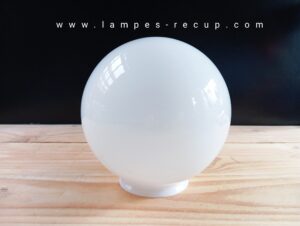 Boule opaline diamètre 20 cm ouverture 10 cm