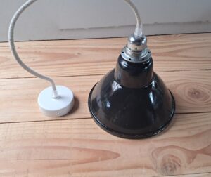Suspension industrielle vintage émaillée noire  – Image 11